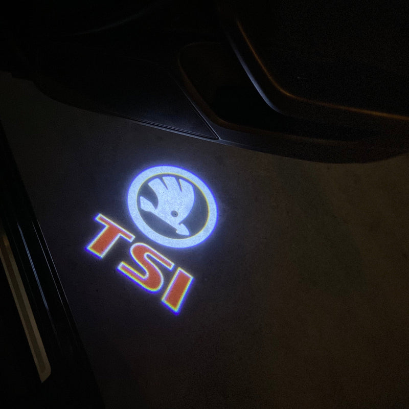 SKODA TSI LOGO PROJECTOT LIGHTS Nr.00009(quantità 1 = 2 pellicole logo / 2 luci porta)