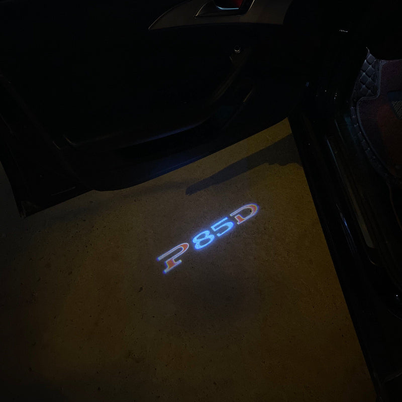 TESLA P85D LOGO PROJECROTR LIGHTS Nr.1529 (Menge 1 = 2 Logofolie / 2 Türleuchten)