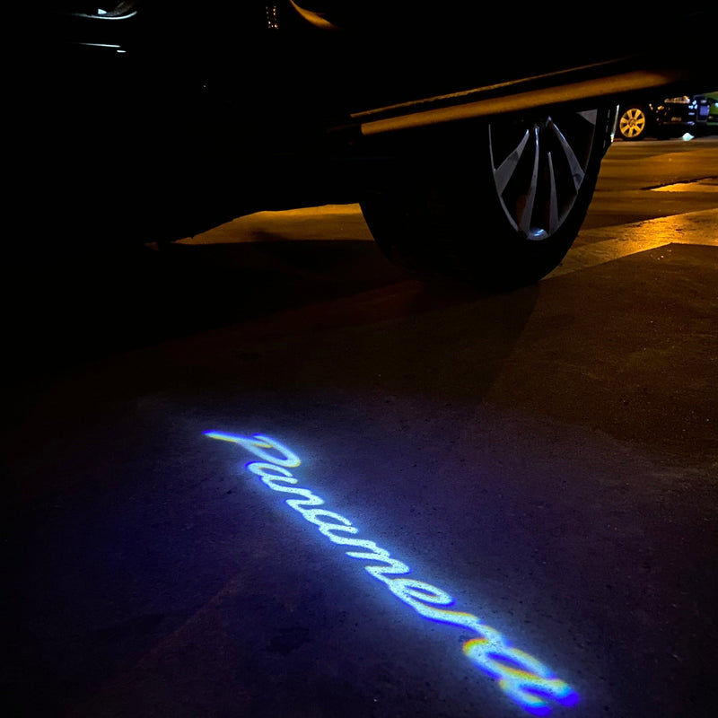 PORSCHE Panamera LOGO PROJECTOT LIGHTS Nr.35 (quantità 1 = 2 pellicole logo / 2 luci porta)