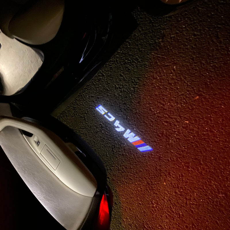 LUCI BMW M4 LOGO PROJECTOT Nr.6027 (quantità 1 = 1 set/2 luci porta)