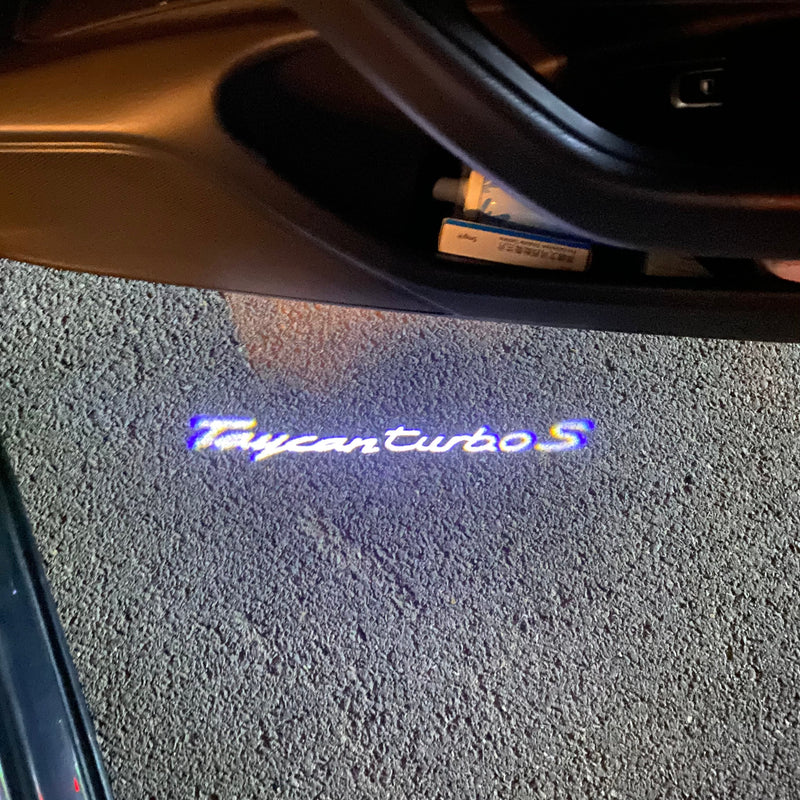 PORSCHE TAYCAN LOGO PROJECTOT LIGHTS Nr.87 (Menge 1 = 2 Logofolie / 2 Türleuchten) 