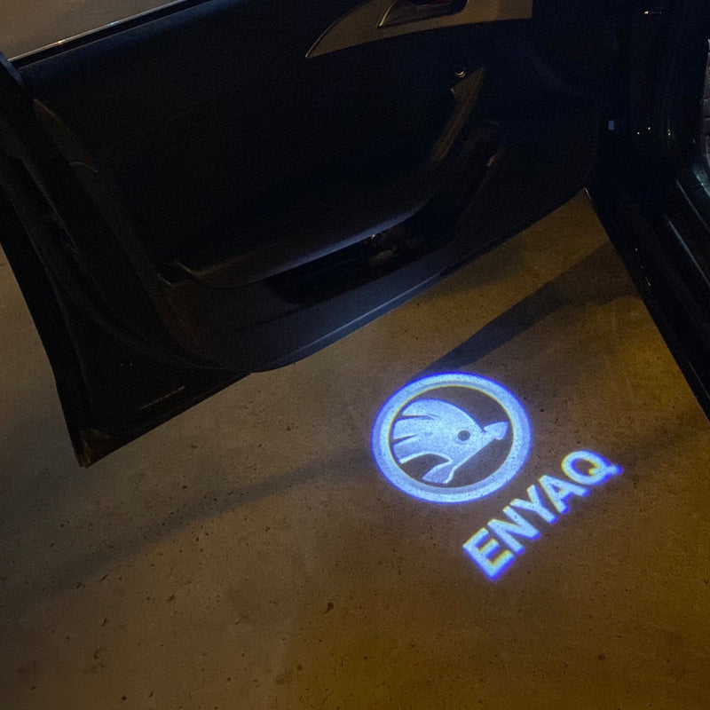 SKODA ENYAQ LOGO PROJECTOT LIGHTS Nr.43 (quantità 1 = 2 pellicole logo / 2 luci porta)