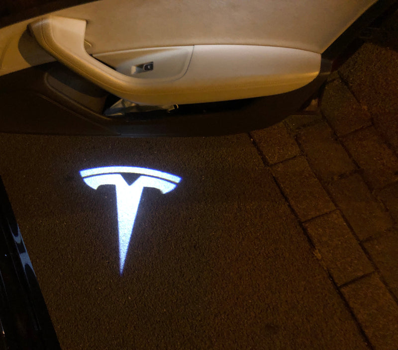 TESLA LOGO PROJECROTR LIGHTS Nr.1518 (quantità 1 = 2 pellicole logo / 2 luci per porta)