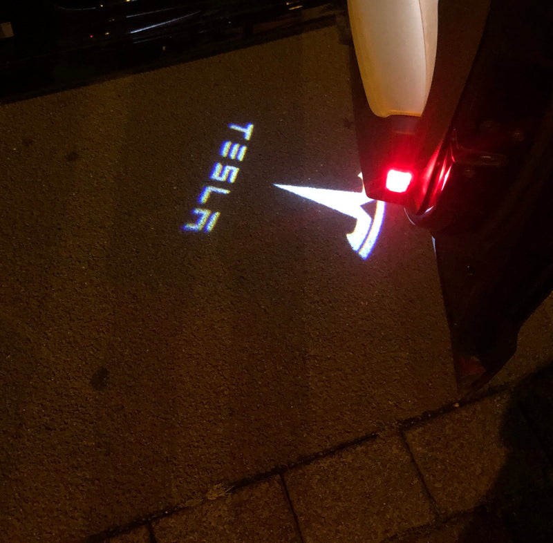 TESLA LOGO PROJECROTR LIGHTS Nr.1501 (quantità 1 = 2 pellicole logo / 2 luci per porta)