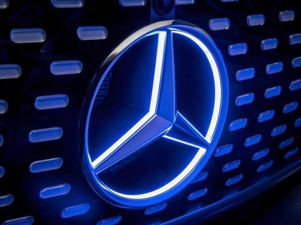 MERCEDES BENZ Griglia anteriore Logo LED con indicatore dznamic 02 