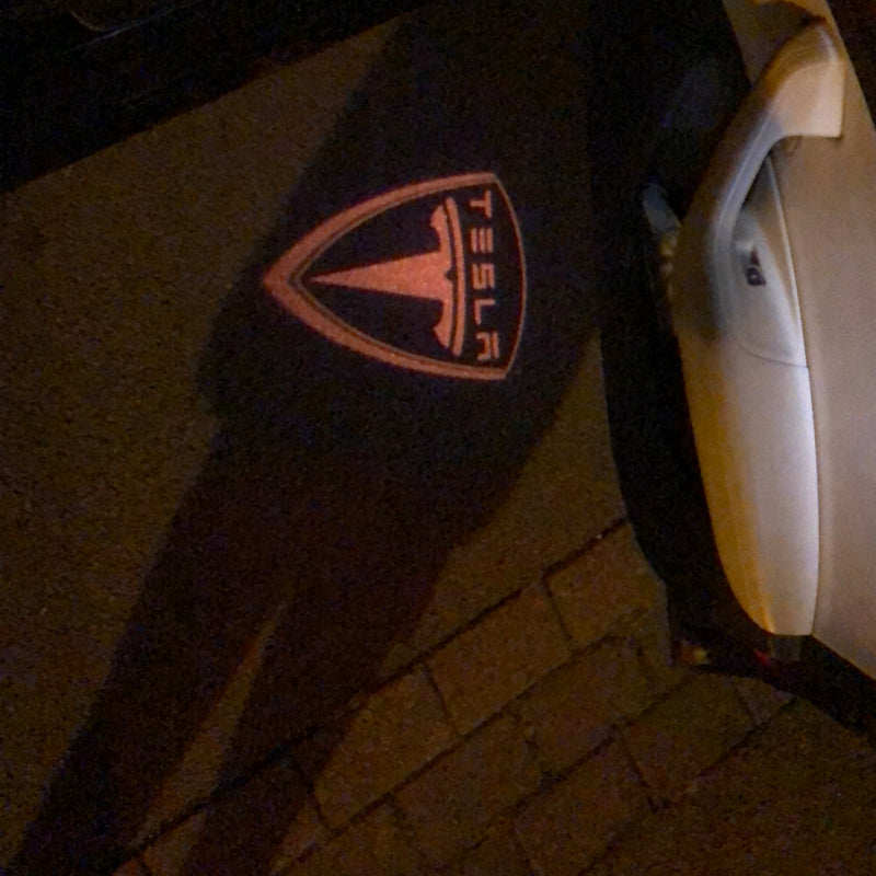 TESLA LOGO PROJECROTR LIGHTS Nr.1507 (Menge 1 = 2 Logofolie / 2 Türleuchten)