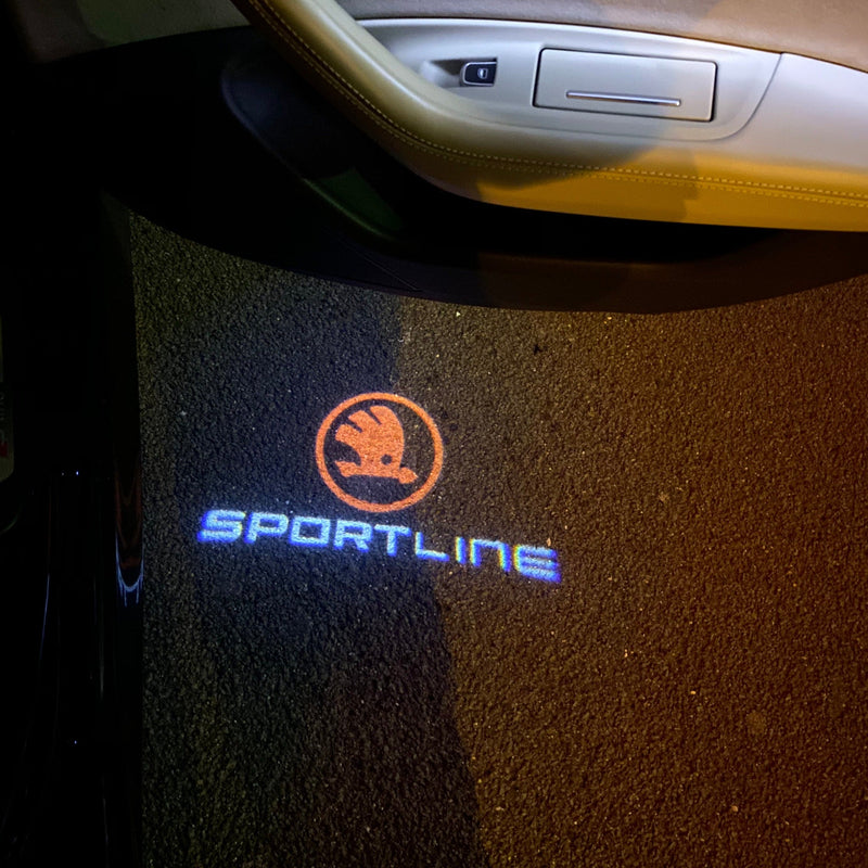 SKODA SPORT LINE LOGO PROJECTOT LIGHTS Nr.05 (Menge 1 = 2 Logofolie / 2 Türleuchten)