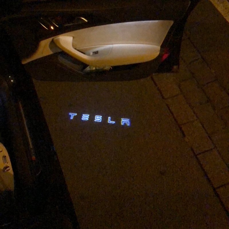 TESLA LOGO PROJECROTR LIGHTS Nr.1502 (quantità 1 = 2 pellicole logo / 2 luci per porta)