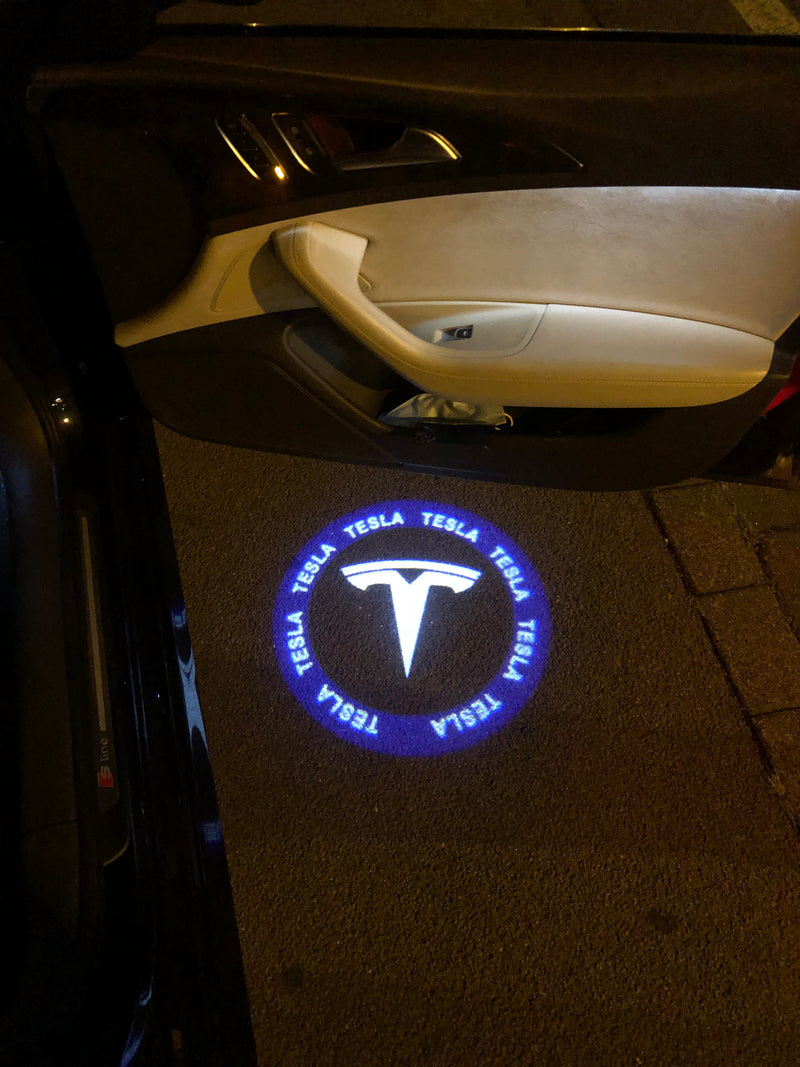 TESLA LOGO PROJECROTR LIGHTS Nr.1511 (quantità 1 = 2 pellicole logo / 2 luci per porta)