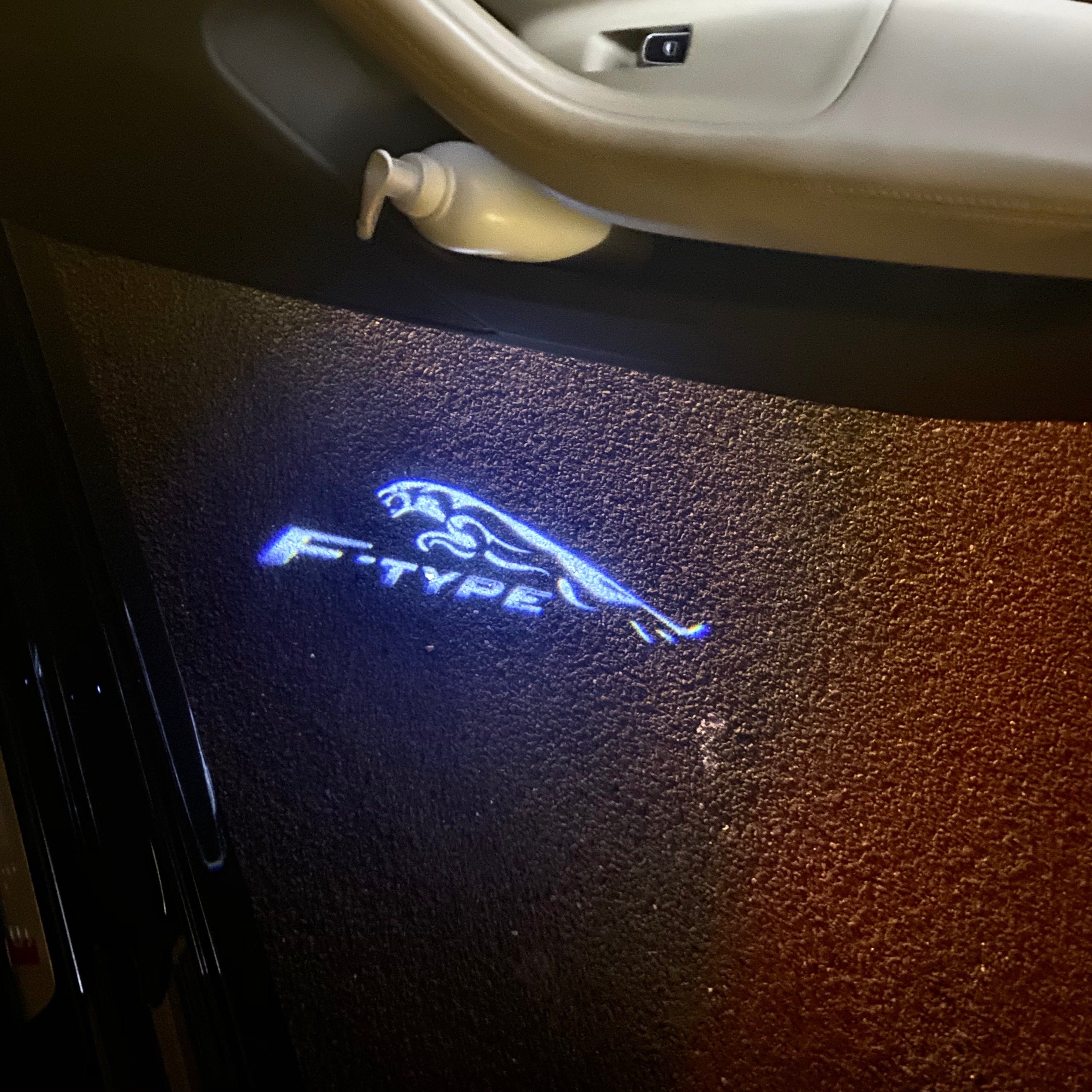 JAGUAR F TYPE LOGO PROJECROTR LIGHTS Nr.110  (quantity 1 = 1 sets/2 door lights)