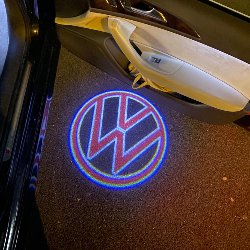 Volkswagen Luci porta Logo originale n. 158 (quantità 1 = 2 pellicole logo / 2 luci porta)