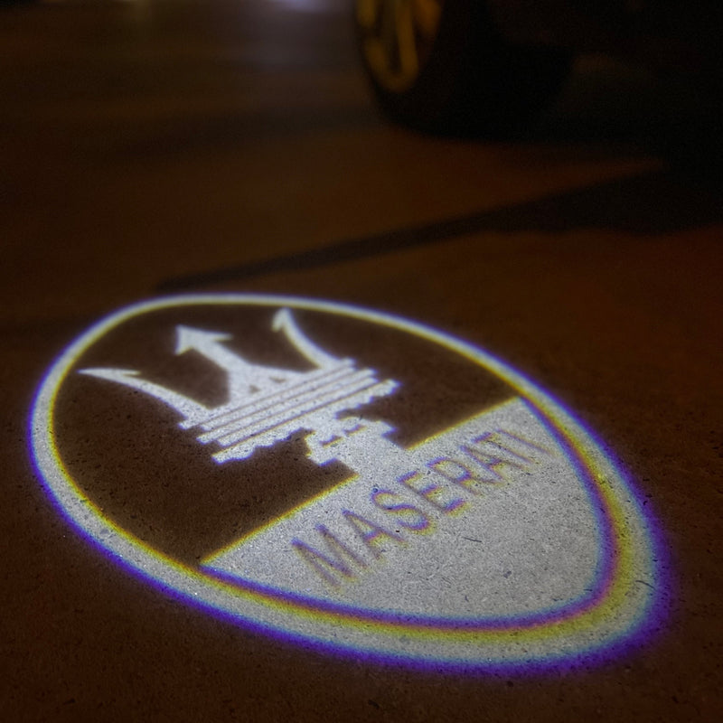 Maserati Original LOGO PROJECROTR LIGHTS Nr.34 (Menge 1 = 1 Satz/2 Türleuchten) 