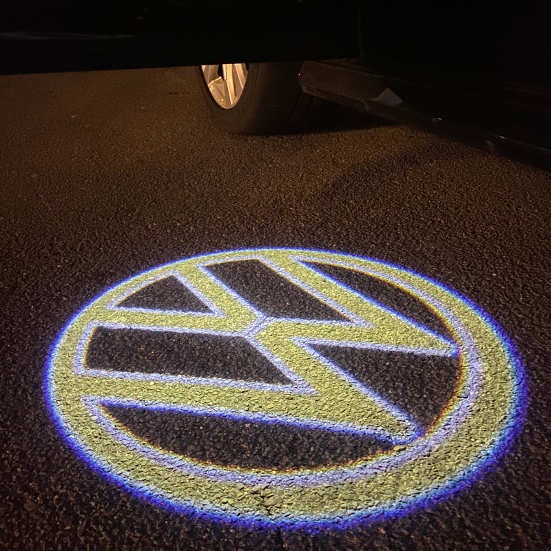 Volkswagen Luci porta Logo originale n. 160 (quantità 1 = 2 pellicole logo / 2 luci porta)