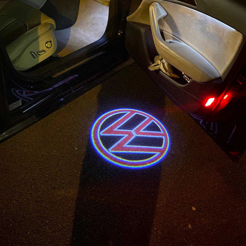 Volkswagen Luci porta Logo originale n. 158 (quantità 1 = 2 pellicole logo / 2 luci porta)