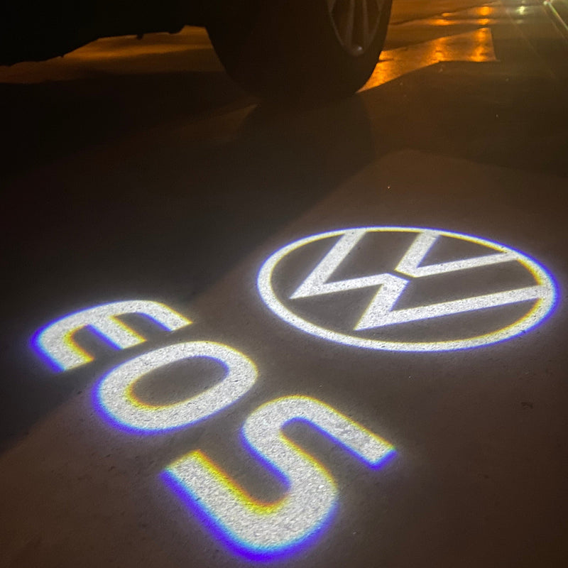 Volkswagen Türleuchten EOS Logo Nr. 1IJ2KK9 (Menge 1 = 2 Logo-Folien / 2 Türlichter) 