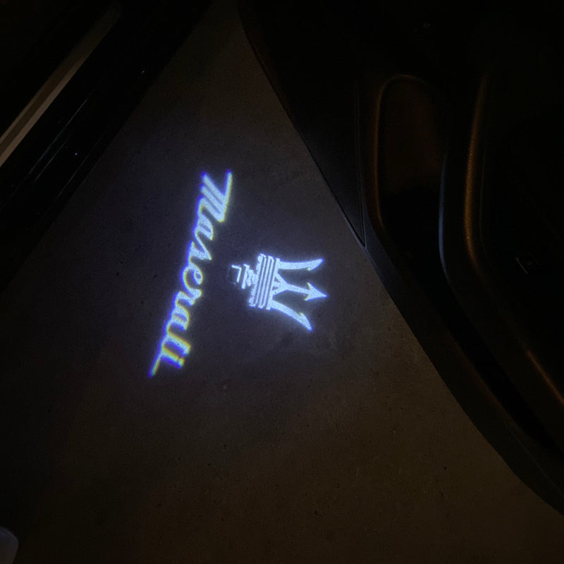 Maserati Original LOGO PROJECROTR LIGHTS Nr.20 (Menge 1 = 1 Satz/2 Türleuchten)