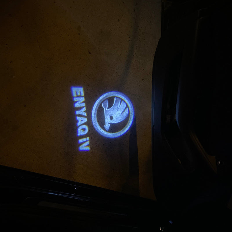 SKODA ENYAQ LOGO PROJECTOT LIGHTS Nr.432 (Menge 1 = 2 Logofolie / 2 Türleuchten)