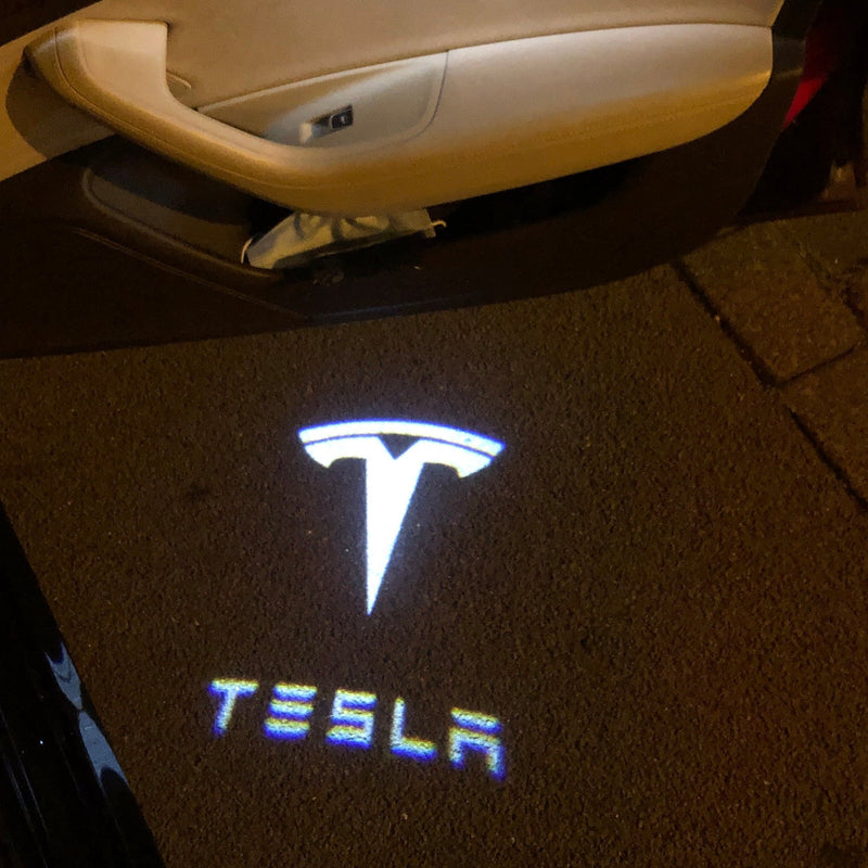 TESLA LOGO PROJECROTR LIGHTS Nr.1501 (quantità 1 = 2 pellicole logo / 2 luci per porta)