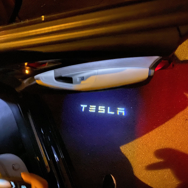 TESLA LOGO PROJECROTR LIGHTS Nr.1503 (quantità 1 = 2 pellicole logo / 2 luci porta)