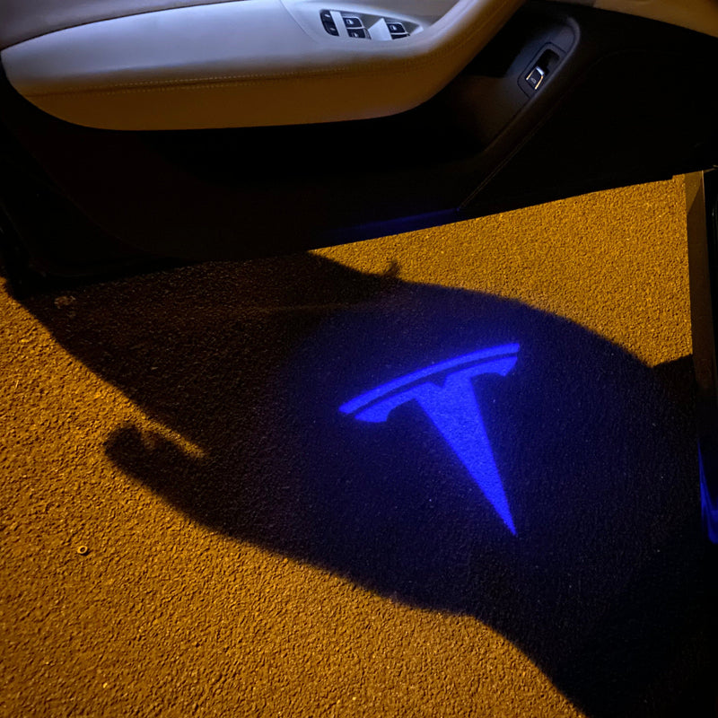 TESLA LOGO PROJECROTR LIGHTS Nr.1521 (quantità 1 = 2 pellicole logo / 2 luci per porta)