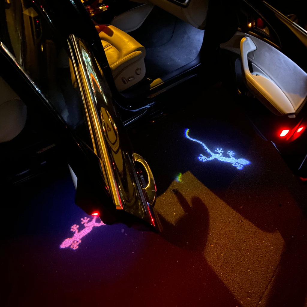 AUDI QUATTRO GECKO LOGO PROJECROTR LIGHTS Nr.66  (quantity 1 = 2 Logo Films /2 door lights）