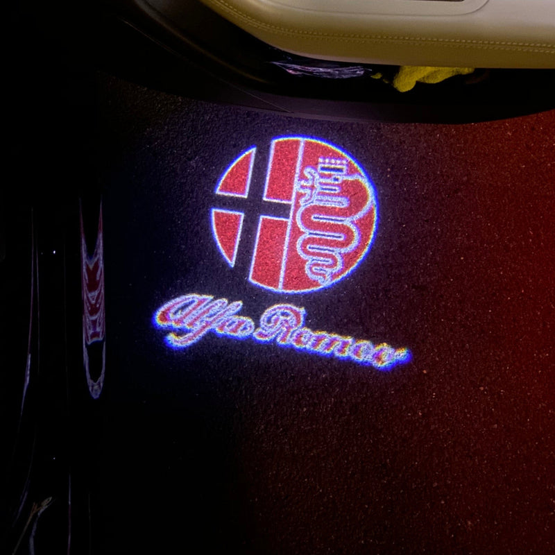 Alfa Romeo COLORE ROSSO LOGO PROJECTOT LIGHTS Nr.11 (quantità 1 = 2 Pellicola Logo / 2 Luci Porta) 