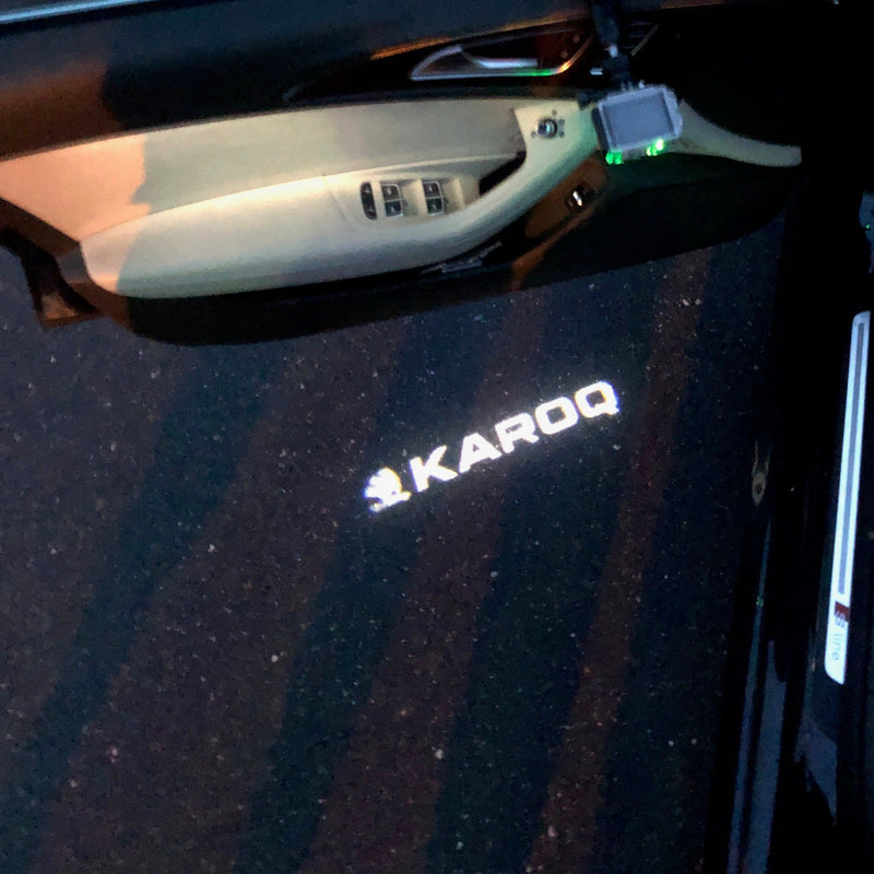 SKODA KAROQ LOGO LIGHTS Nr.114 (Menge 1 = 2 Logofolie / 2 Türleuchten)