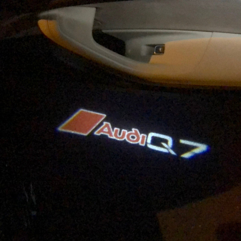 AUDI Q7 LOGO PROJECTOT LIGHTS Nr.82 (quantità 1 = 2 pellicole logo /2 luci porta） 