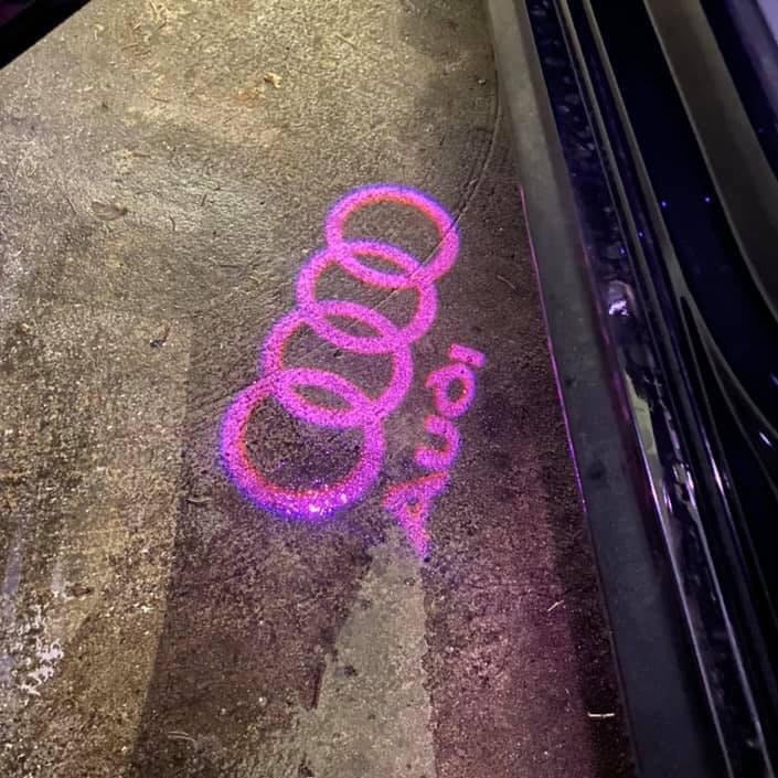 AUDI Original LOGO PROJECTOT LIGHTS Nr.003 (Menge 1 = 2 Logofolien /2 Türleuchten）