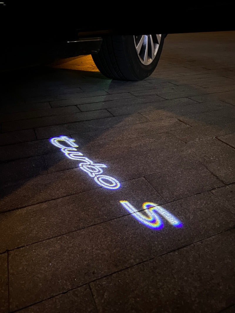 PORSCHE TURBO S LOGO PROJECTOT LIGHTS Nr.8124 (Menge 1 = 2 Logofolie / 2 Türleuchten)